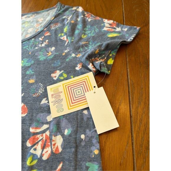 🌼5for$25🌼 LulaRoe Women’s Floral Tshirt. Size Medium. New. - Picture 2 of 5